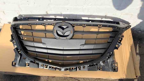 Решетка радиатора для Mazda 3 (BM) 2013-2016 BHN150712B